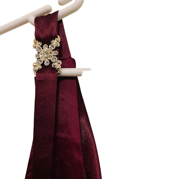 Elegant Burgundy Floor-Length Evening Gown With Rhinestone Brooch Detail & Drape - Picture 2 of 9
